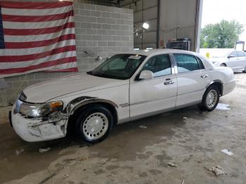  Salvage Lincoln Towncar