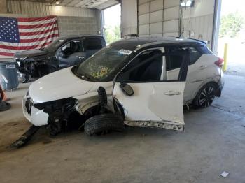  Salvage Nissan Kicks