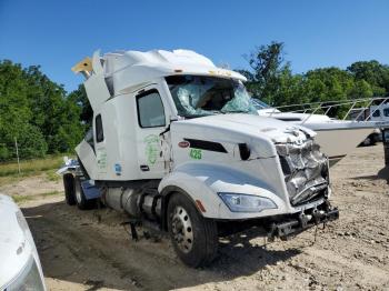  Salvage Peterbilt 579