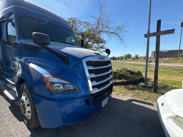  Salvage Freightliner Cascadia 1