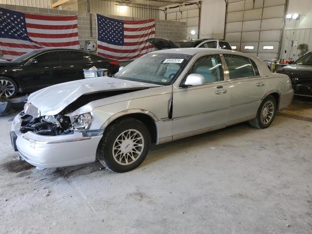  Salvage Lincoln Towncar