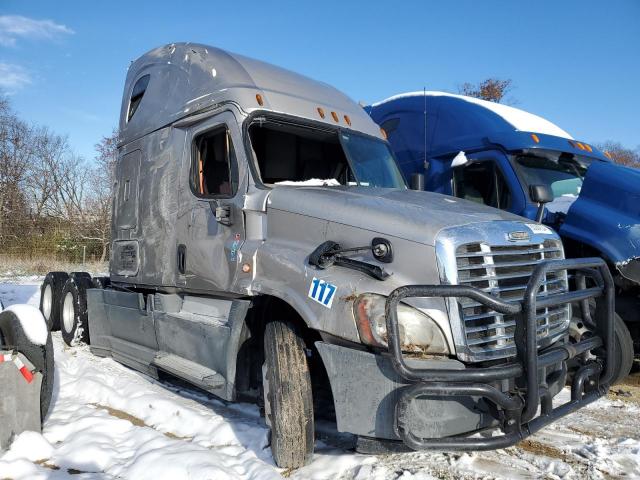  Salvage Freightliner Cascadia 1