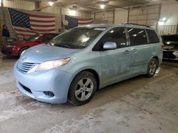  Salvage Toyota Sienna