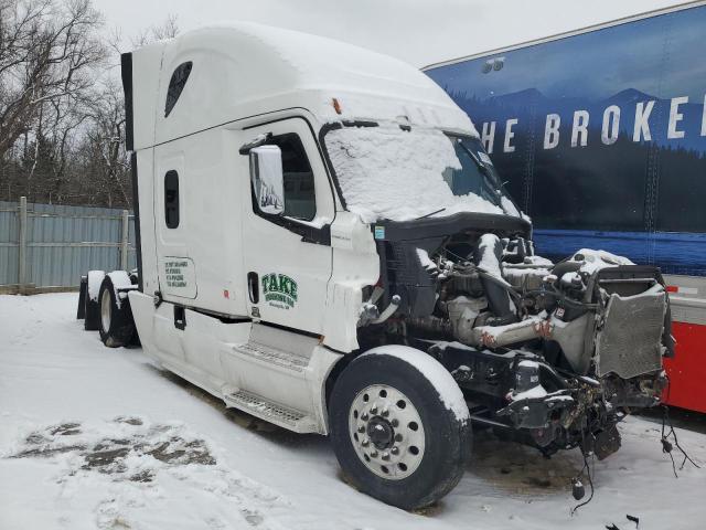  Salvage Freightliner Cascadia 1