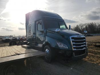  Salvage Freightliner Cascadia 1