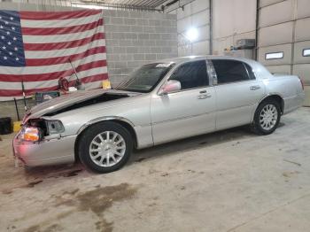  Salvage Lincoln Towncar