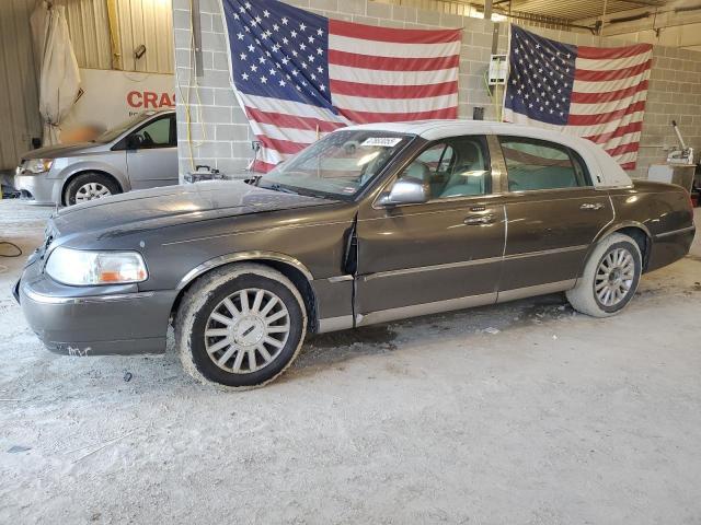  Salvage Lincoln Towncar