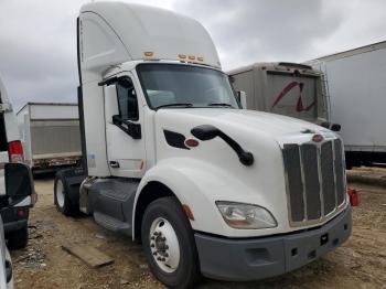  Salvage Peterbilt 579