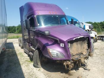  Salvage Freightliner Cascadia 1