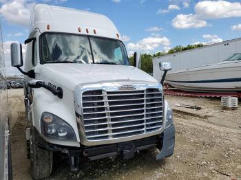  Salvage Freightliner Cascadia 1