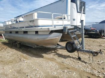  Salvage Sun Tracker Boat
