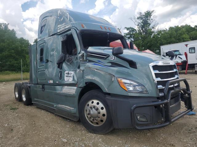  Salvage Freightliner Cascadia 1