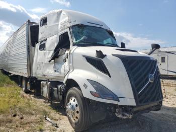  Salvage Volvo New Vnl