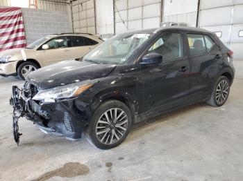  Salvage Nissan Kicks