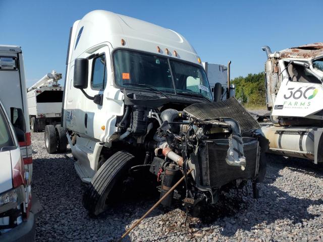  Salvage Freightliner Cascadia 1