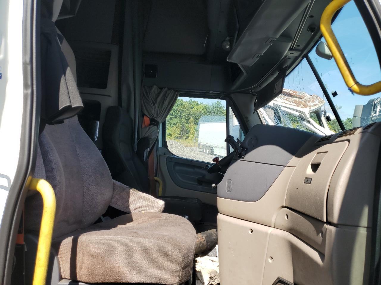 Freightliner Cascadia 1 Image 9