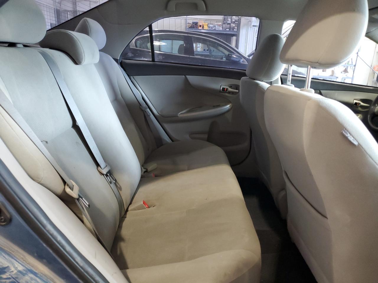 Toyota Corolla Base Image 12