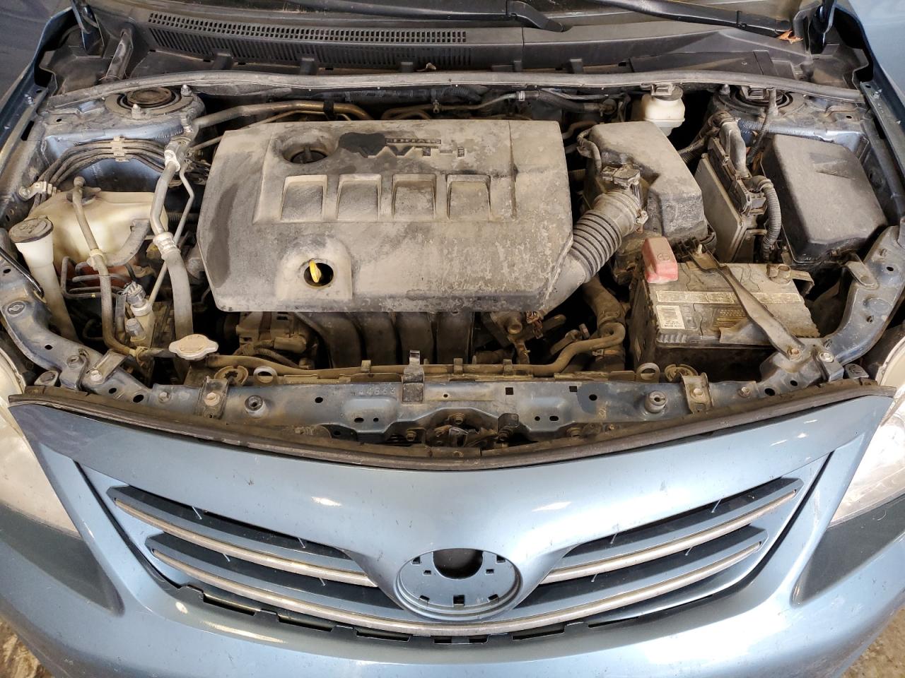 Toyota Corolla Base Image 9