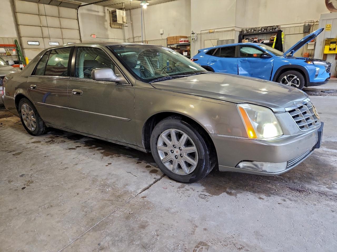 Cadillac DTS Premium Collection Image 12