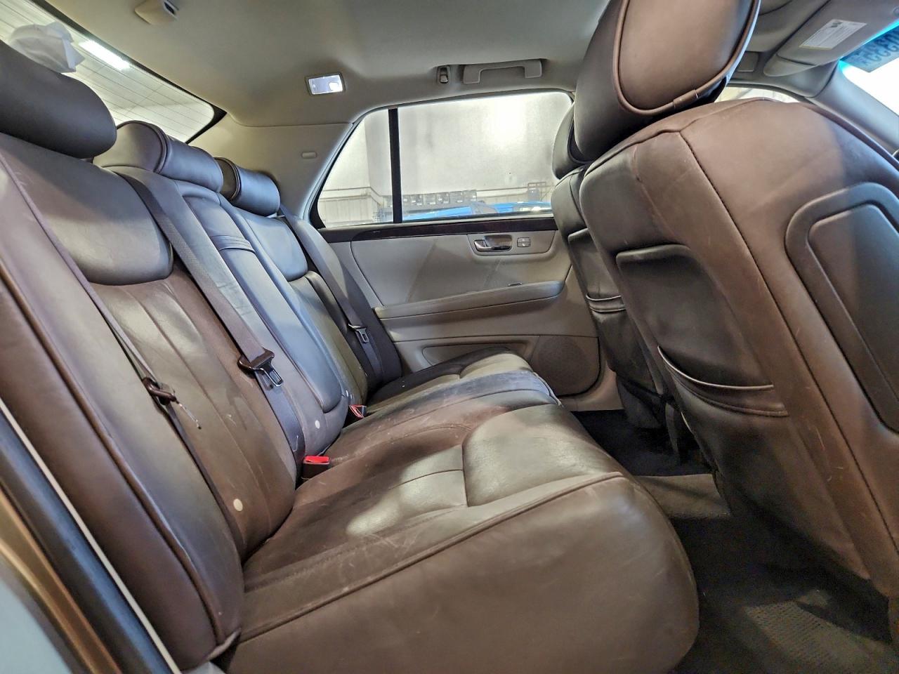 Cadillac DTS Premium Collection Image 11