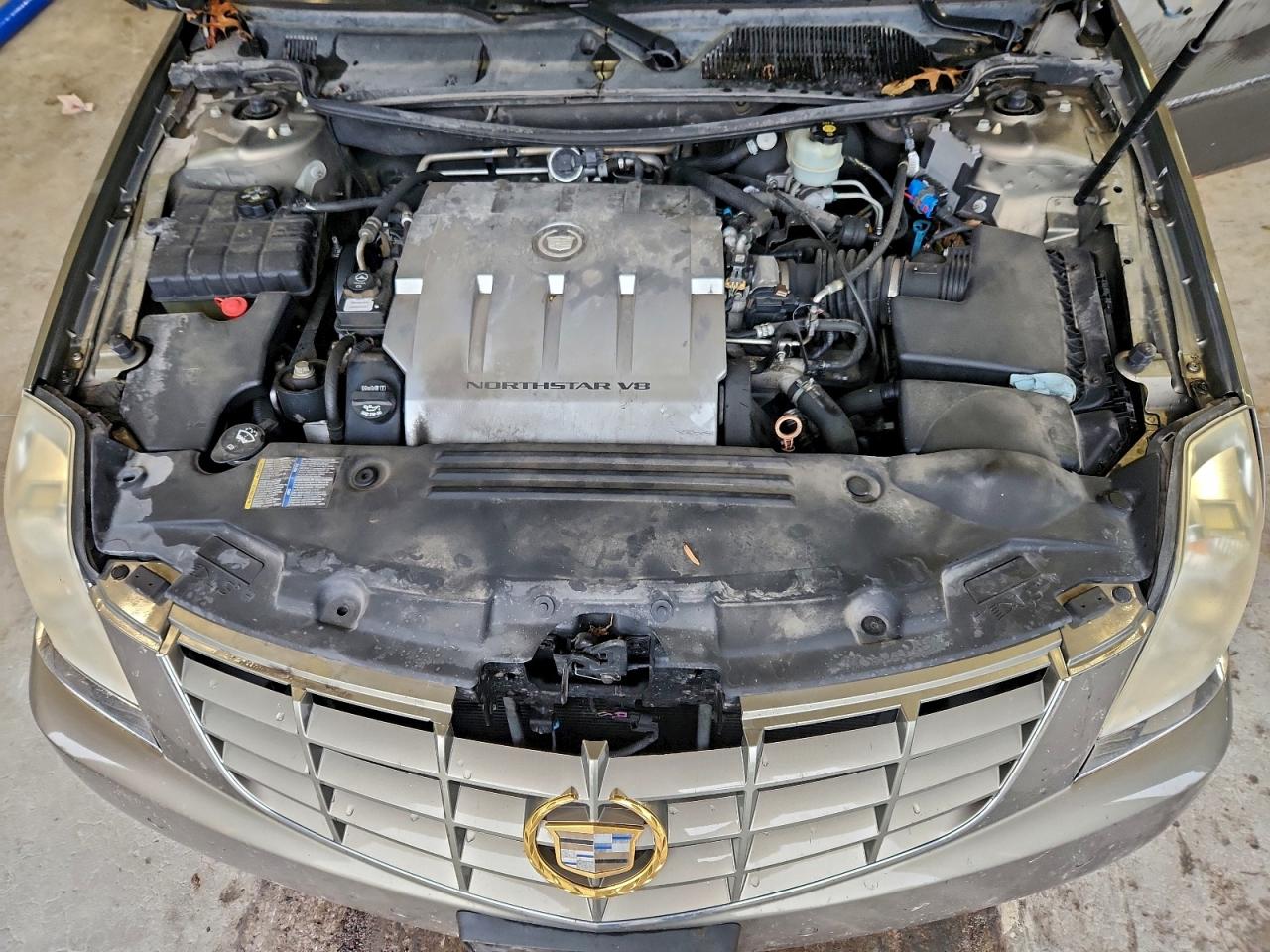 Cadillac DTS Premium Collection Image 9