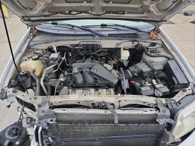 Mercury Mariner Image 12