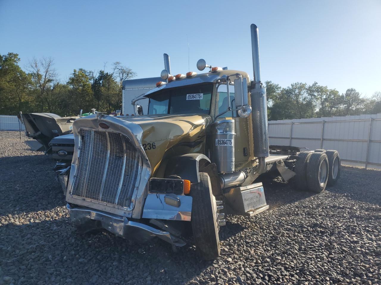 Peterbilt Tractor 379 Image 6