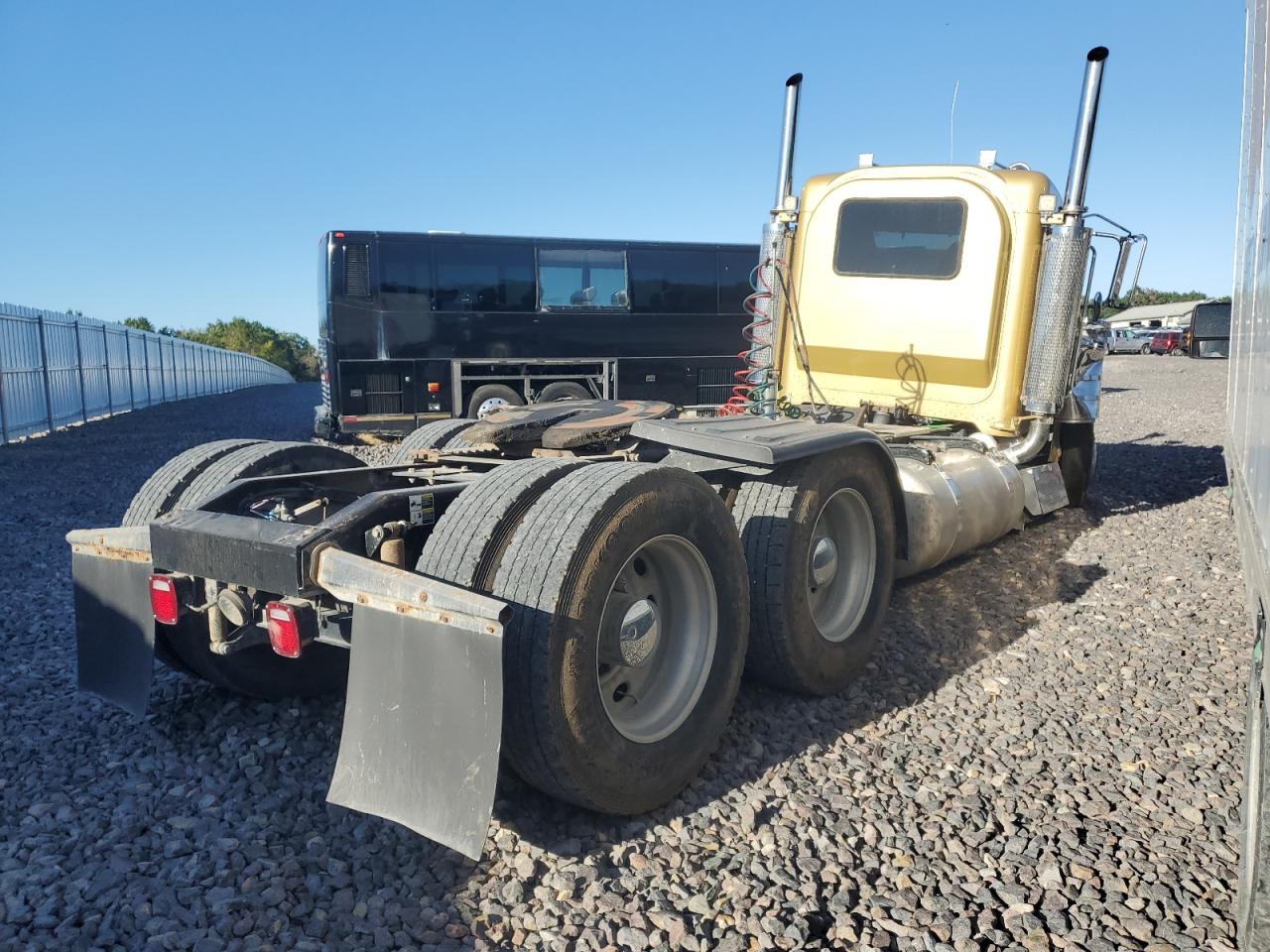 Peterbilt Tractor 379 Image 10