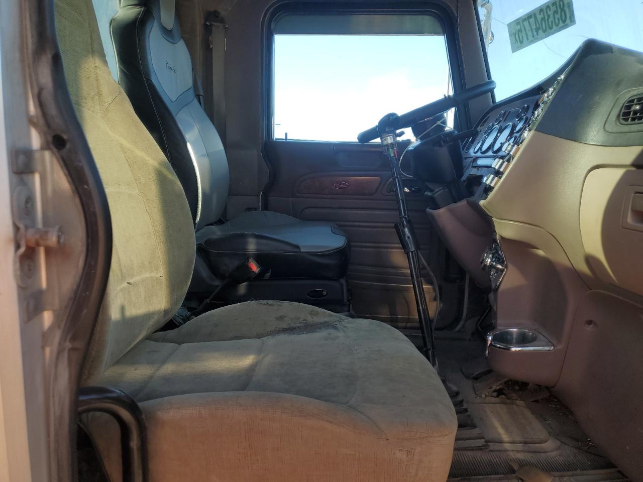 Peterbilt Tractor 379 Image 7