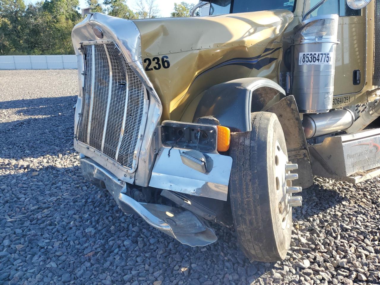 Peterbilt Tractor 379 Image 8