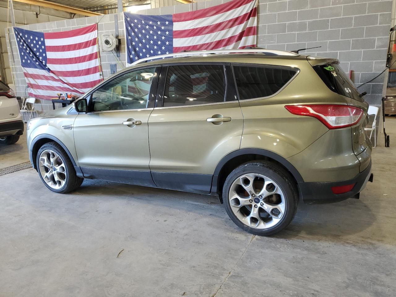 Ford Escape Titanium Image 2
