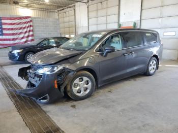  Salvage Chrysler Pacifica