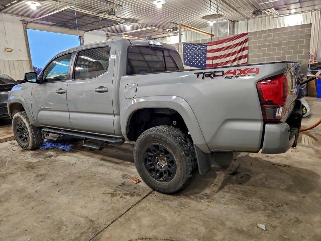 Toyota Tacoma Double Cab Image 4