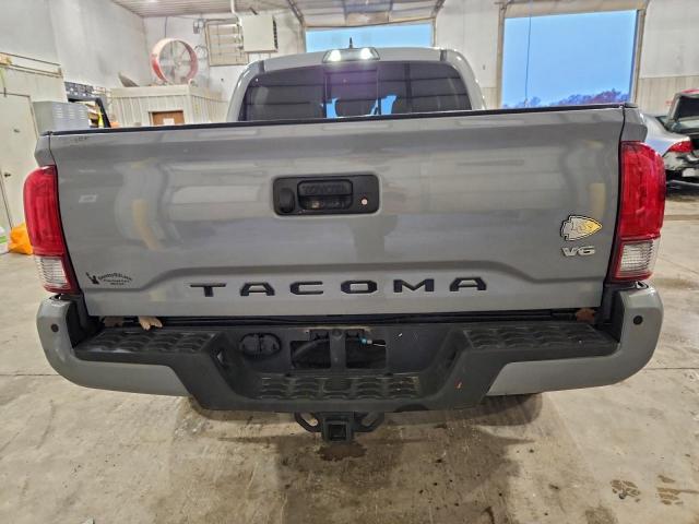 Toyota Tacoma Double Cab Image 2
