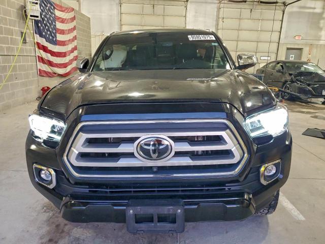 Toyota Tacoma Double Cab Image 3