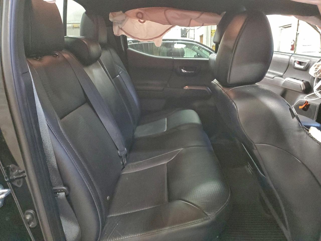 Toyota Tacoma Double Cab Image 12