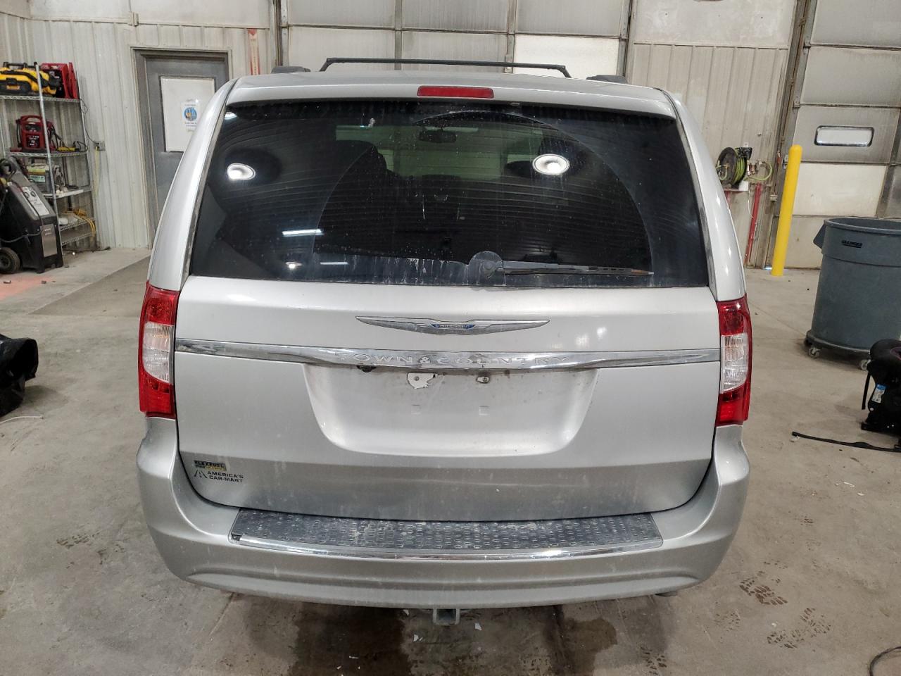 Chrysler Minivan Touring Image 14