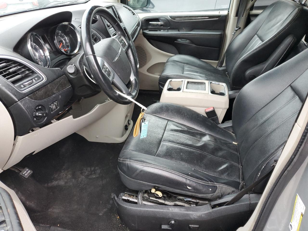 Chrysler Minivan Touring Image 12