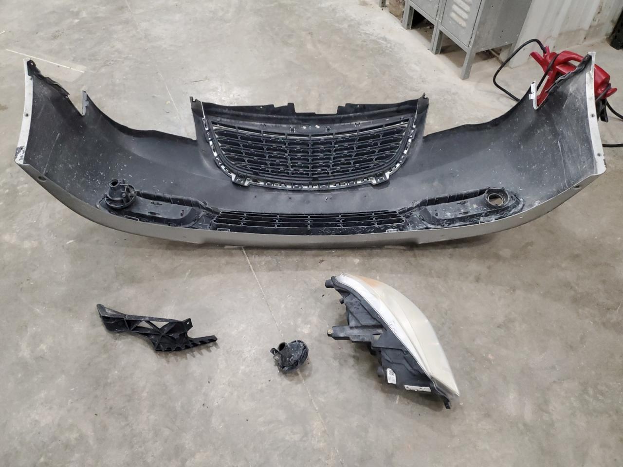 Chrysler Minivan Touring Image 9