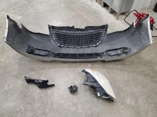 Chrysler Minivan Touring Image 9