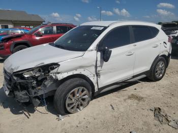  Salvage Hyundai TUCSON