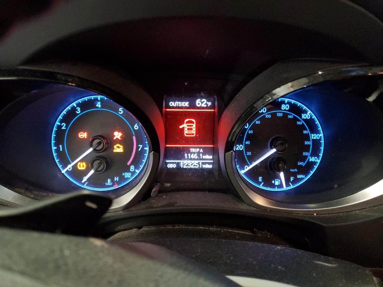 Toyota Corolla L Image 8