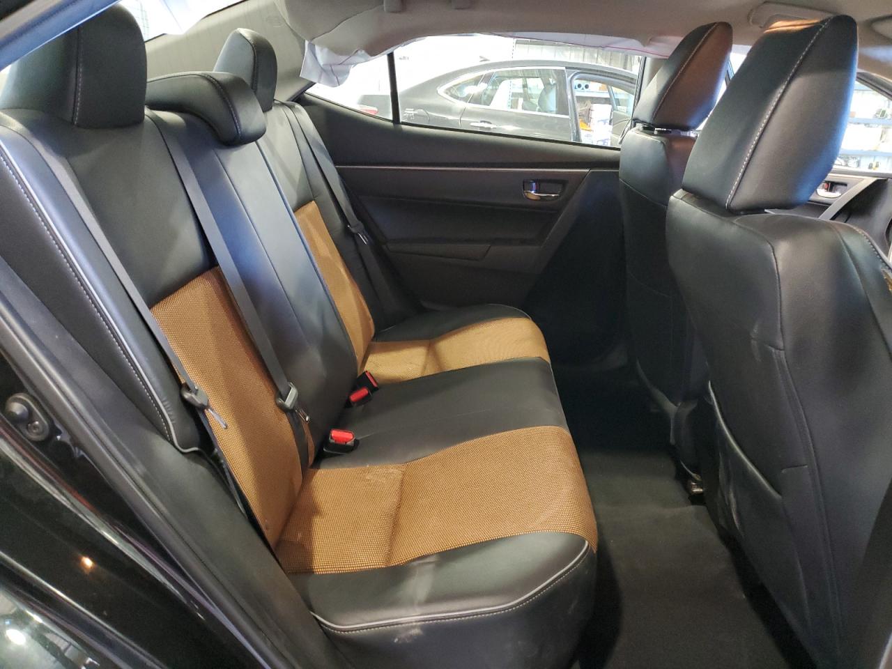 Toyota Corolla L Image 6