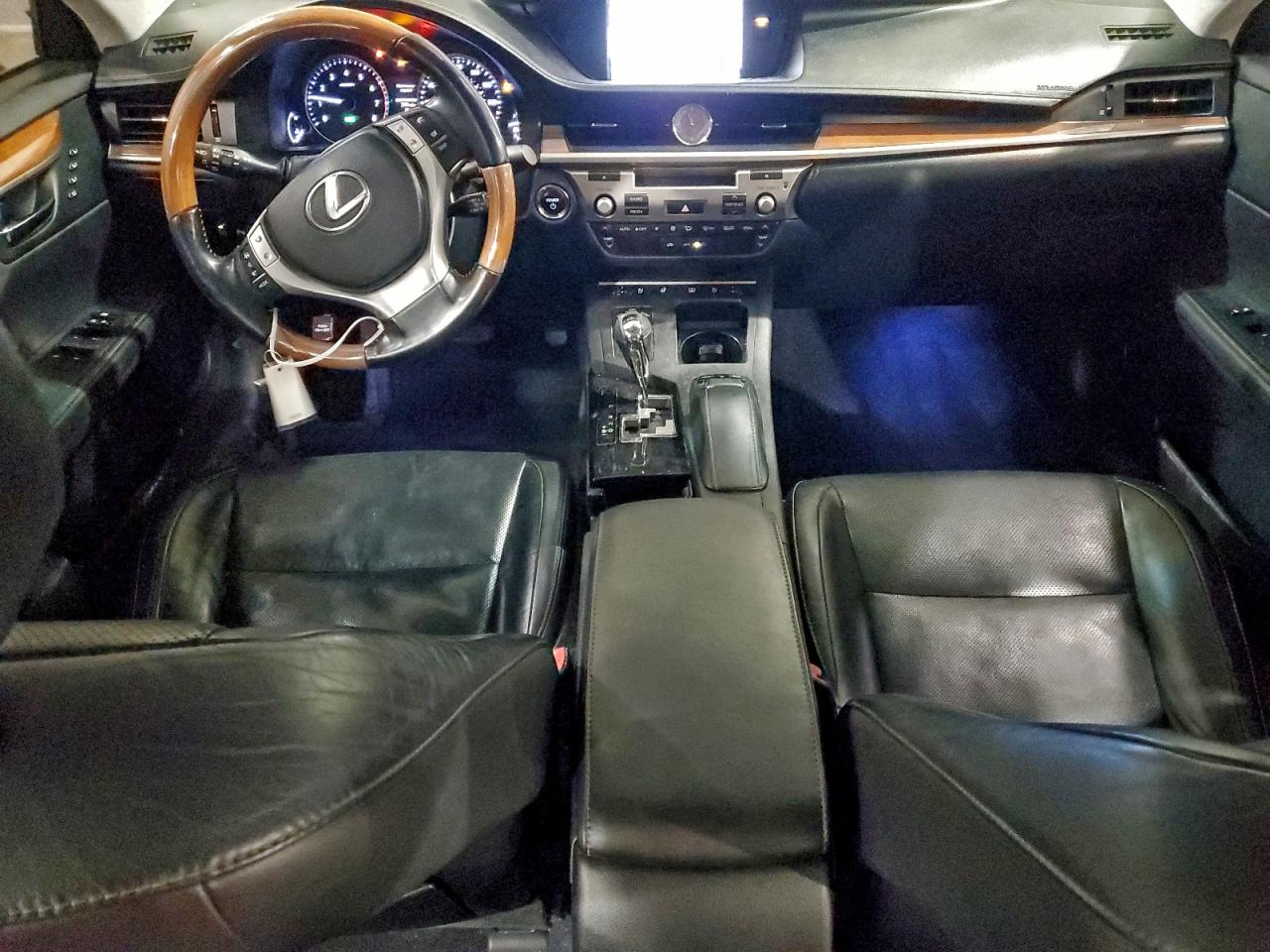 Lexus Es 300h Image 11