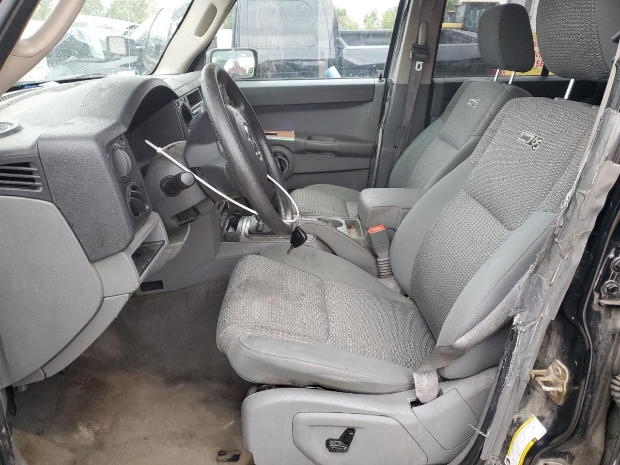 Jeep Commander Image 9