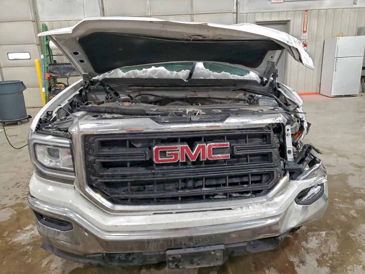 GMC Sierra C1500 Image 8