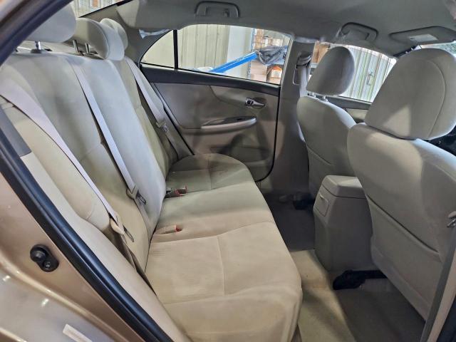 Toyota Corolla Base Image 11