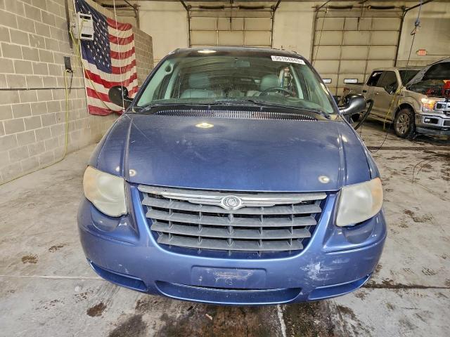 Chrysler Minivan Touring Image 6