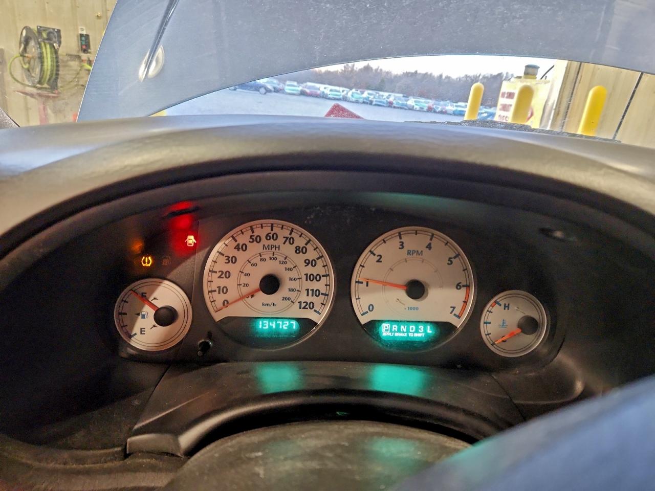 Chrysler Minivan Touring Image 10