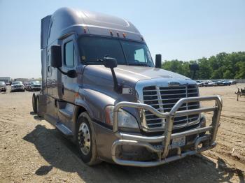  Salvage Freightliner Cascadia 1
